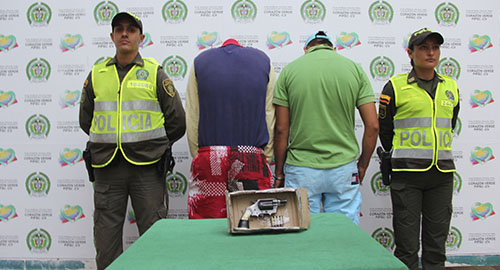 060115-captura-dos-hombres-porte-armas