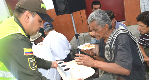 POLICIA- NACIONAL-VISITA HOGAR NAZARET